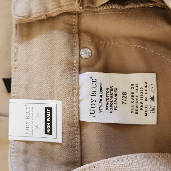 Judy Blue Jeans - Picture 9 of 10